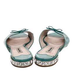 مملوكة مسبقًا حذاء سلايدز فلات ميو ميو كعب مزخرف كريستال فيونكة جلد لامع أزرق مقاس 39