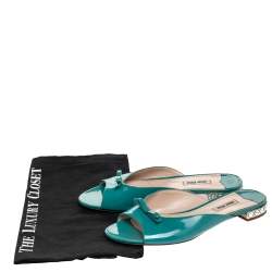 مملوكة مسبقًا حذاء سلايدز فلات ميو ميو كعب مزخرف كريستال فيونكة جلد لامع أزرق مقاس 39