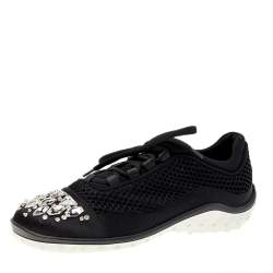 مملوكة مسبقًا حذاء رياضي ميو ميو شبك وساتان أسود مزخرف كريستال منخفض من أعلى مقاس 39