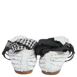 مملوكة مسبقًا حذاء باليرينا فلات ميو ميو إبزيم شريط ريبون جلد أبيض مقاس 39.5