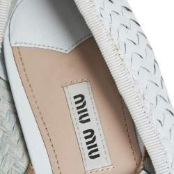 مملوكة مسبقًا حذاء باليرينا فلات ميو ميو إبزيم شريط ريبون جلد أبيض مقاس 39.5