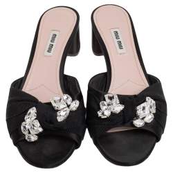 Pre Owned صندل ميو ميو كانفاس وساتان أسود مزخرف كريستال مقاس 38.5