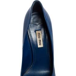 مملوكة مسبقًا حذاء كعب عالي ميو ميو جلد أزرق مقدمة مدببة مقاس 38