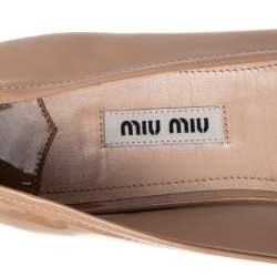 Pre Owned حذاء باليرينا فلات ميو ميو جلد لامع بيج مزين فيونكة مزخرفة كريستال مقاس 40