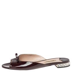 مملوكة مسبقًا Miu Miu Burgundy Patent Leather Crystal Embellished Bow Slide Flats Size 37.5