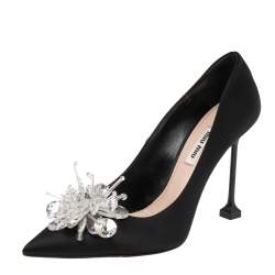 مملوكة مسبقًا حذاء كعب عالي ميو ميو ساتان أسود مزخرف كريستال مقدمة مدببة مقاس 38