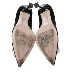 مم لوكة مسبقًا حذاء كعب عالي ميو ميو ساتان أسود مزخرف كريستال مقدمة مدببة مقاس 38