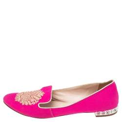 مملوكة مسبقًا حذاء باليرينا فلات ميو ميو قماش وردي بكعب مزخرف بالكريستال مقاس 41 