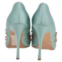 مملوكة مسبقًا حذاء كعب عالي ميو ميو ساتان أخضر مزخرف مقدمة مدببة مقاس 38.5