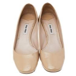 مملوكة مسبقًا Miu Miu Beige Patent Leather Crystal Embellished Block Heel Pumps Size 37