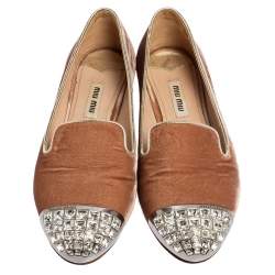 Pre Owned حذاء رياضي ميو ميو سليب أون قطيفة بيج مقدمة مزخرفة  مقاس 35