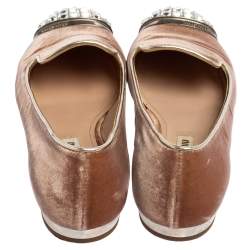 Pre Owned حذاء رياضي ميو ميو سليب أون قطيفة بيج مقدمة مزخرفة  مقاس 35