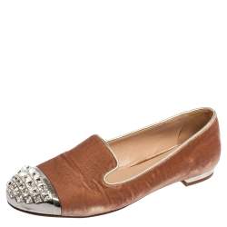 Pre Owned حذاء رياضي ميو ميو سليب أون قطيفة بيج مقدمة مزخرفة  مقاس 35