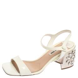 مملوكة مسبقًا Miu Miu White Patent Leather Crystal Embellished Heel Ankle Strap Sandals Size 38