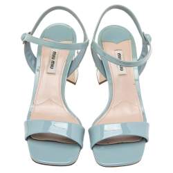 Pre Owned صندل ميو ميو جلد  أزرق فاتح لامع بكعب مزبن بالكريستال وحزام كاحل بمقاس 38