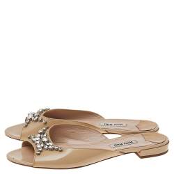مملوكة مسبقًا Miu Miu Beige Patent Leather Crystal Embellished Slide Sandals Size 37.5