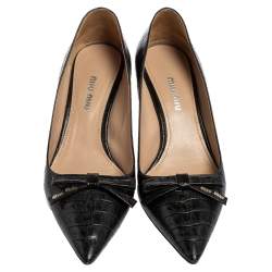 مملوكة مسبقًا Miu Miu Black Croc Embossed leather Bow Detail Pointed Toe Pumps Size 38