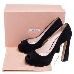 مملوكة مسبقًا Miu Miu Black Suede Peep Toe Platform Pumps Size 40