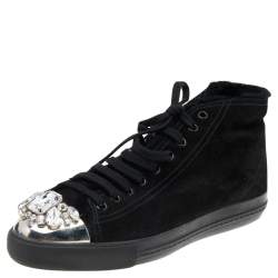 مملوكة مسبقًا حذاء رياضي ميو ميو سويدي أسود مزخرف كريستال بعنق مرتفع مقاس 41