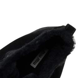 مملوكة مسبقًا حذاء رياضي ميو ميو سويدي أسود مزخرف كريستال بعنق مرتفع مقاس 41