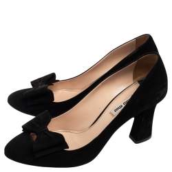 Pre Owned حذاء كعب عالي ميو ميو سويدي أسود بفيونكة مقدمة مستديرة مقاس 39