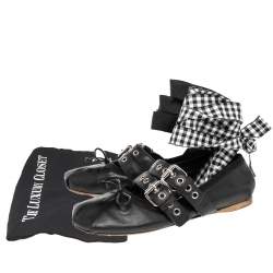 مملوكة مسبقًا حذاء باليرينا فلات ميوميو نابلاك جلد أسود بإبزيم مزدوج مقاس 38 