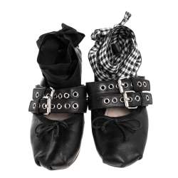 مملوكة مسبقًا حذاء باليرينا فلات ميوميو نابلاك جلد أسود بإبزيم مزدوج مقاس 38 