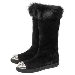 مملوكة مسبقًا حذاء بوت كاحل فلات ميو ميو  فرو وسويدي أسود مزخرف كريستال مقاس 40.5