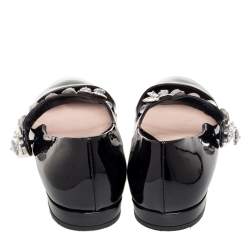 مملوكة مسبقًا حذاء باليرينا فلات ميو ميو جلد لامع أسود مزخرف كريستال ماري جان مقاس 37.5