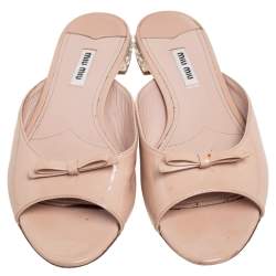 Pre Owned Miu Miu Beige Patent Leather Bow Detail Jeweled Heel Flat Slides Size 38.5