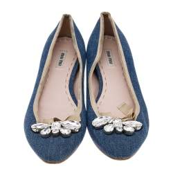 Pre Owned حذاء باليرينا فلات ميو ميو دنيم أزرق مز خرف كريستال مقاس 41