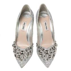 مملوكة مسبقًا Miu Miu Silver Studded Glitter Pointed-Toe Pumps Size 38