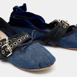 Pre Owned حذاء فلات باليه ميو ميو جلد ودنيم أزرق / أسود مزين بإبزيم مقاس 39.5