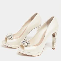مملوكة مسبقًا Miu Miu Ivory Satin Crystal Embellished Heel Peep-Toe Platform Pumps Size 36.5