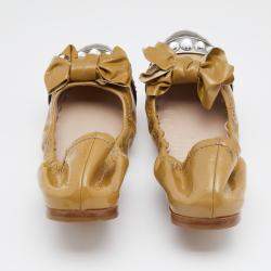مملوكة مسبقًا Miu Miu Beige Patent Leather Crystal Bow Embellished Cap Toe Ballet Flats Size 41