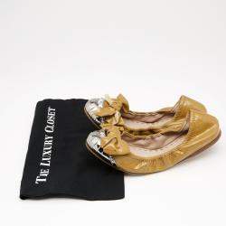 مملوكة مسبقًا Miu Miu Beige Patent Leather Crystal Bow Embellished Cap Toe Ballet Flats Size 41