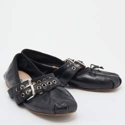 مملوكة مسبقًا Miu Miu Black Leather Buckle Ballet Flats Size 38