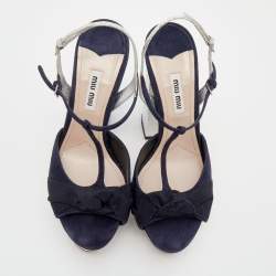 Pre Owned صندل ميو ميو جلد نقشة الثعبان وسويدي أزرق كحلي / فضي بسير حرف تي ونعل سميك مقاس 37