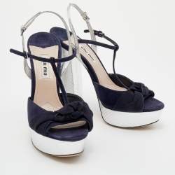 Pre Owned صندل ميو ميو جلد نقشة الثعبان وسويدي أزرق كحلي / فضي بسير حرف تي ونعل سميك مقاس 37