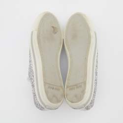 Pre Owned حذاء رياضي ميو ميو غليتر فضي بزخارف كريستال ورباط مقاس 39.5