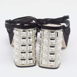 مملوكة مسبقًا صندل ميو ميو ساتان أسود مزخرف كريستال كعب مربع سميك سير كاحل مقاس 39