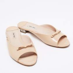 Pre Owned Miu Miu Beige Patent Leather Bow Crystal Embellished Heel Flat Slides Size 39