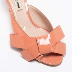 مملوكة مسبقًا Miu Miu Blush Pink Patent Leather Bow Mules Size 36.5