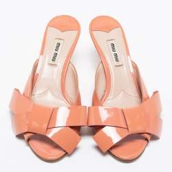 مملوكة مسبقًا Miu Miu Blush Pink Patent Leather Bow Mules Size 36.5