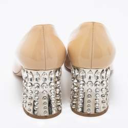 Pre Owned حذاء كعب عالي ميو ميو جلد لامع بيج كعب مزخرف كريستال مقاس 37.5