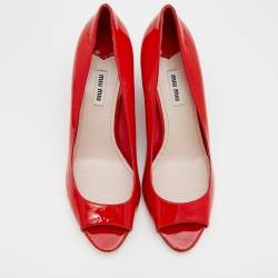 Pre Owned حذاء كعب عالي ميو ميو جلد أحمر لامع بمقدمة مفتوحة مقاس 39