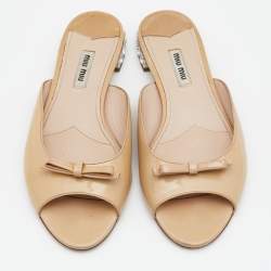 Pre Owned Miu Miu Beige Patent Leather Bow Crystal Embellished Flat Slide Sandals Size 37.5