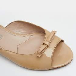Pre Owned Miu Miu Beige Patent Leather Bow Crystal Embellished Flat Slide Sandals Size 37.5