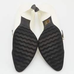 Pre Owned حذاء كعب عالي ميو ميو جلد أبيض/أسود مقدمة مستديرة مقاس 37