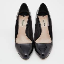 مملوكة مسبقًا Miu Miu Black Patent Leather Studded Pumps Size 38.5